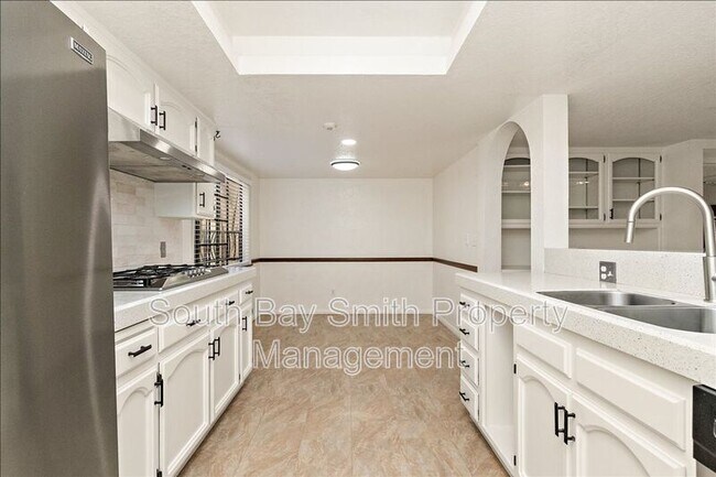 Building Photo - 227 S Irena Ave
