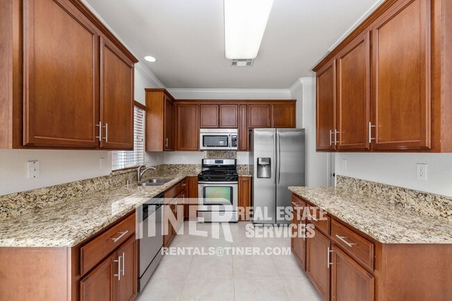 Building Photo - 1707 Grey Bunny Dr