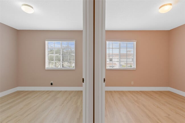 Building Photo - 1186 SW 44th Ave