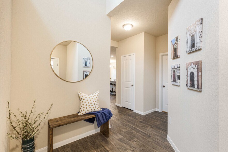 Entry-way - 14000 Heidhorn Dr