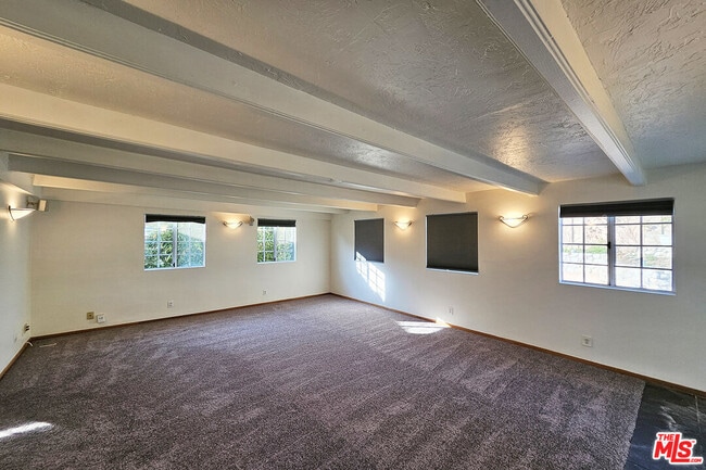 Building Photo - 9321 Donna Ave