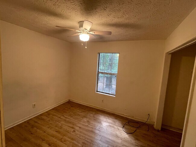 Building Photo - 122 Oriole Dr