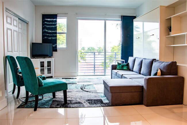 Building Photo - 1025 NE 18th Ave