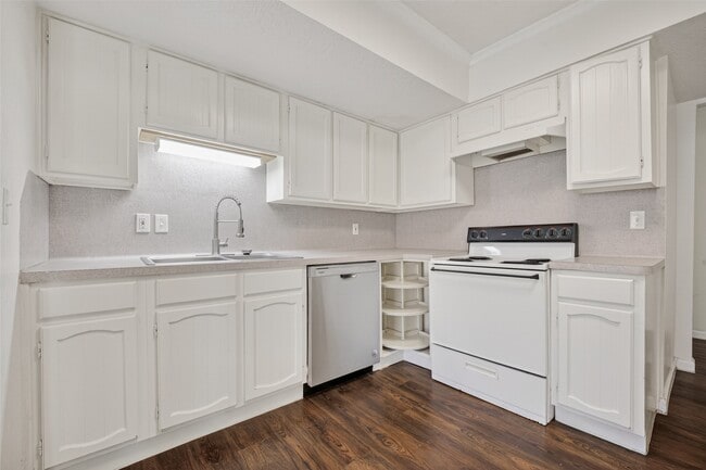 Building Photo - 1106 E Red Cedar Cir