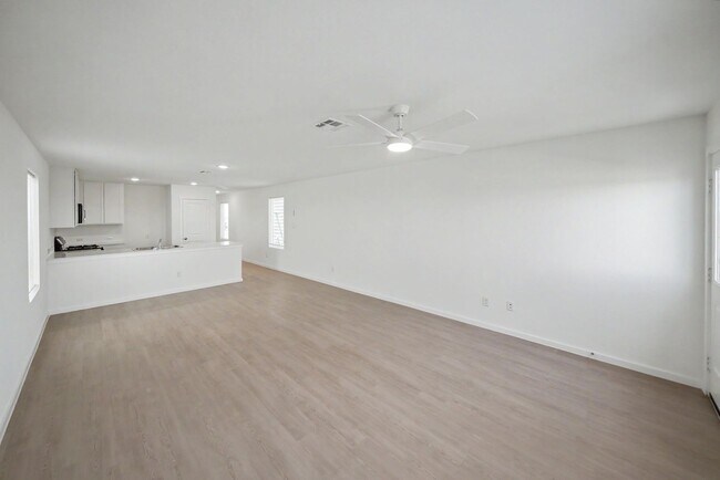 Building Photo - Gorgeous Open-Concept Home Near Randolph AFB - Realtor Commission: $500