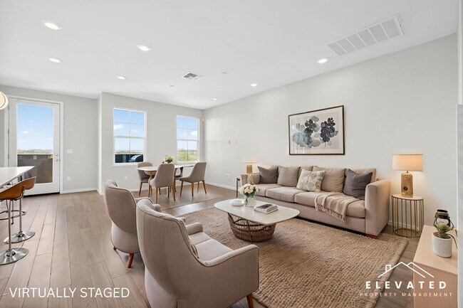 Building Photo - 611 Jade St