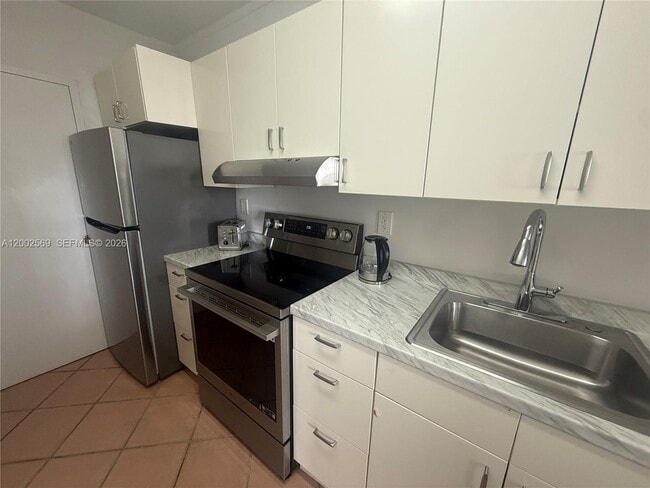 Building Photo - 100 Lincoln Rd