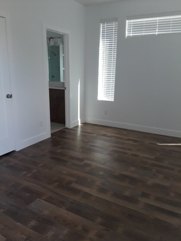 Building Photo - 2179 525 W