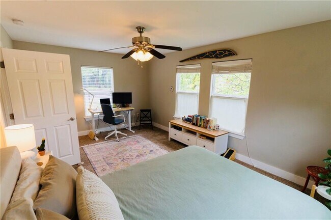 Building Photo - 1501 Justin Ln