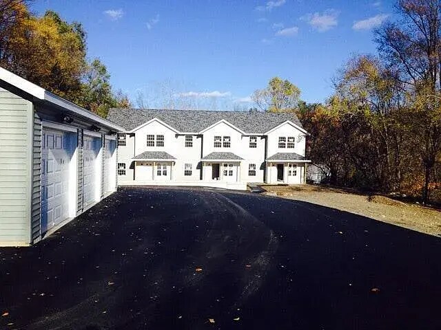 Building Photo - 369 W Sand Lake Rd