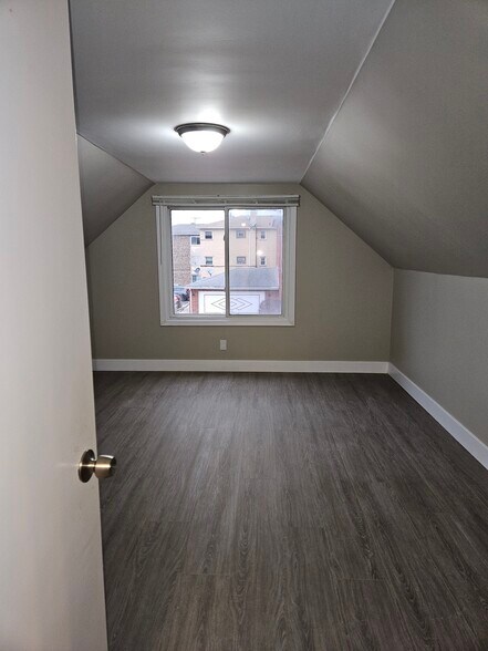 Building Photo - 8715 Ridge St