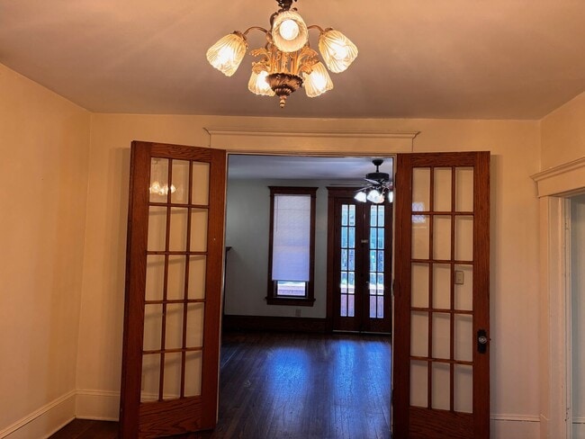 Building Photo - 3-4 Bedroom House located in South Park. Short Walking Distance to Downtown. Available 8/5/26