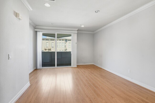 Building Photo - Beautifully upgraded 1 Bdrm, 1 Bath w/larg...