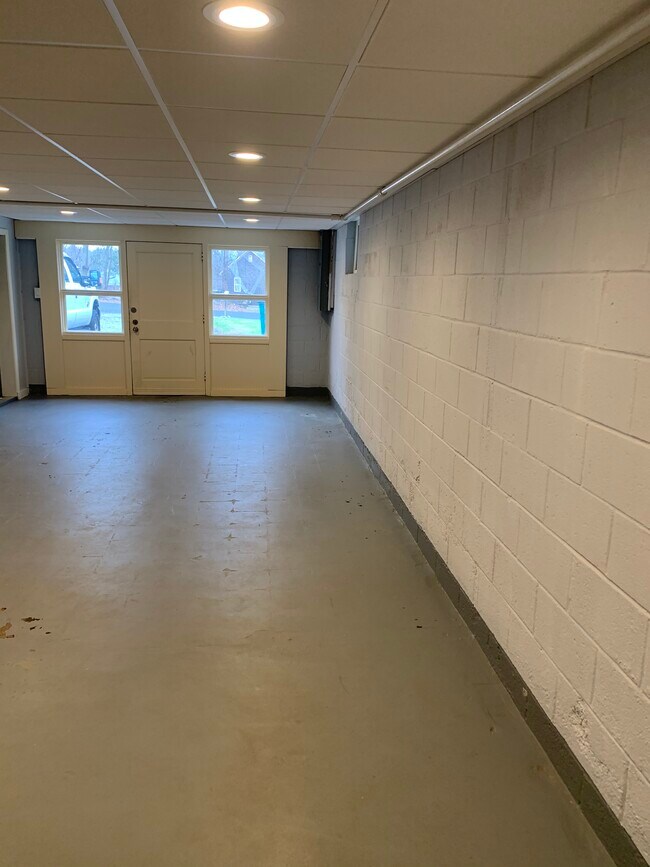 Building Photo - 19 Mohawk Dr