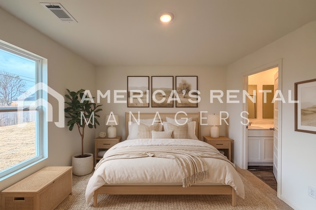 Building Photo - Coming Soon! Available to view NOW!!! Comfortable and Bright Tuscaloosa Home