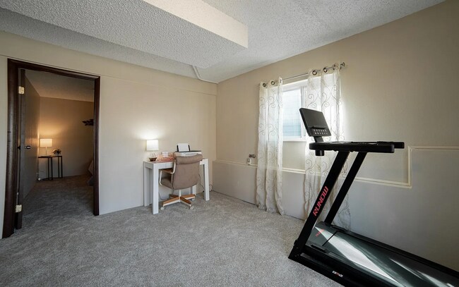 Building Photo - Single Family Home | 3 Bed 3 Bath /w walko...