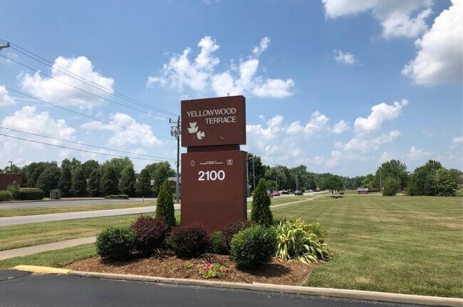 Building Photo - 2100 Greentree N