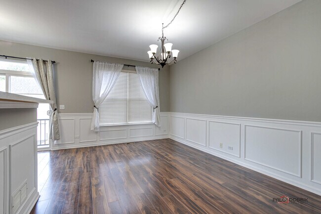 Building Photo - 921 Summit Creek Dr