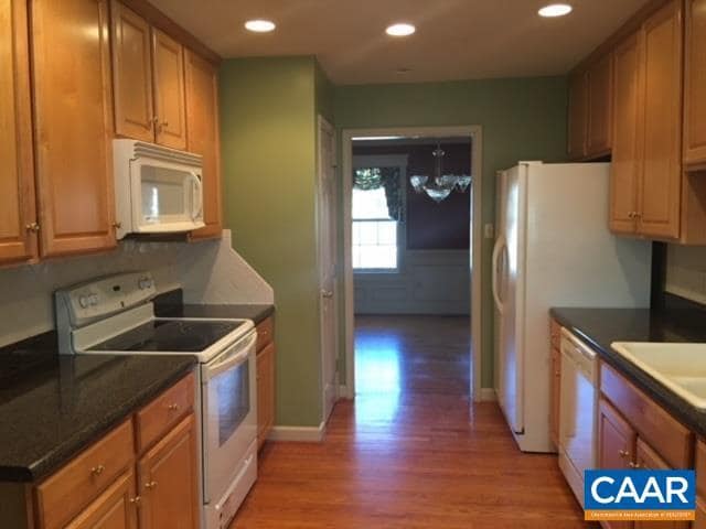 Building Photo - 377 Carodon Dr