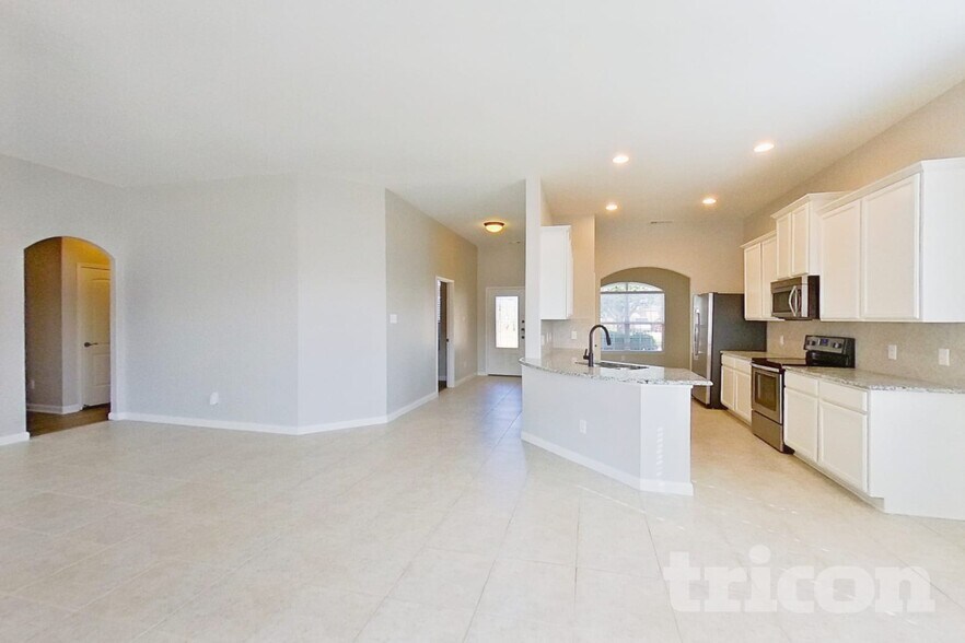 Building Photo - 616 Meadow Springs Dr