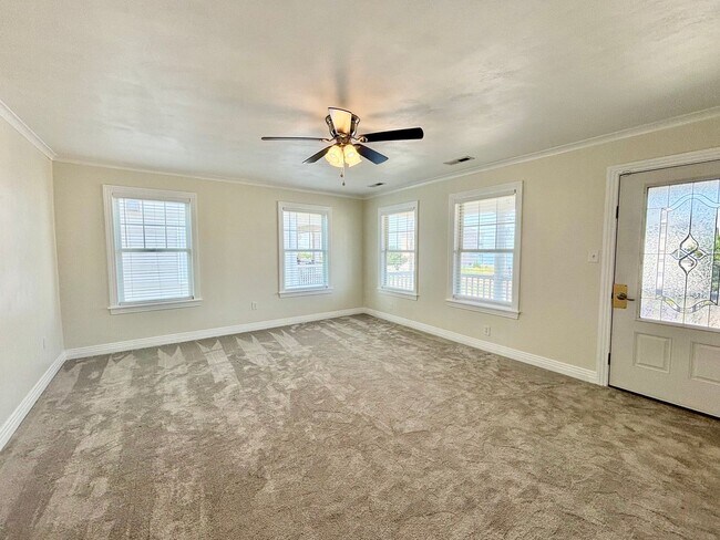 Building Photo - Gorgeous Beach View Home