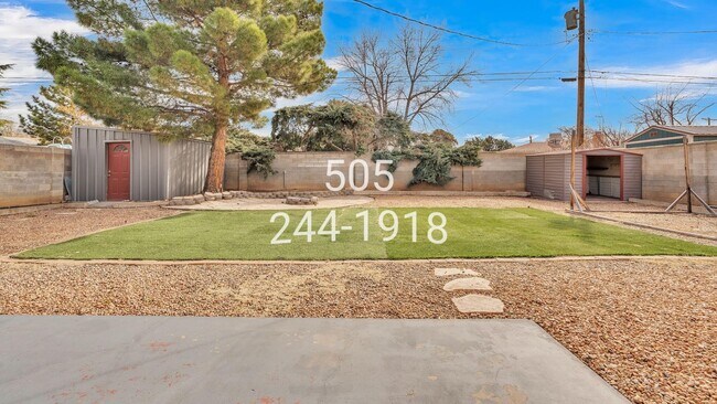 Building Photo - 2426 Hendola Dr NE