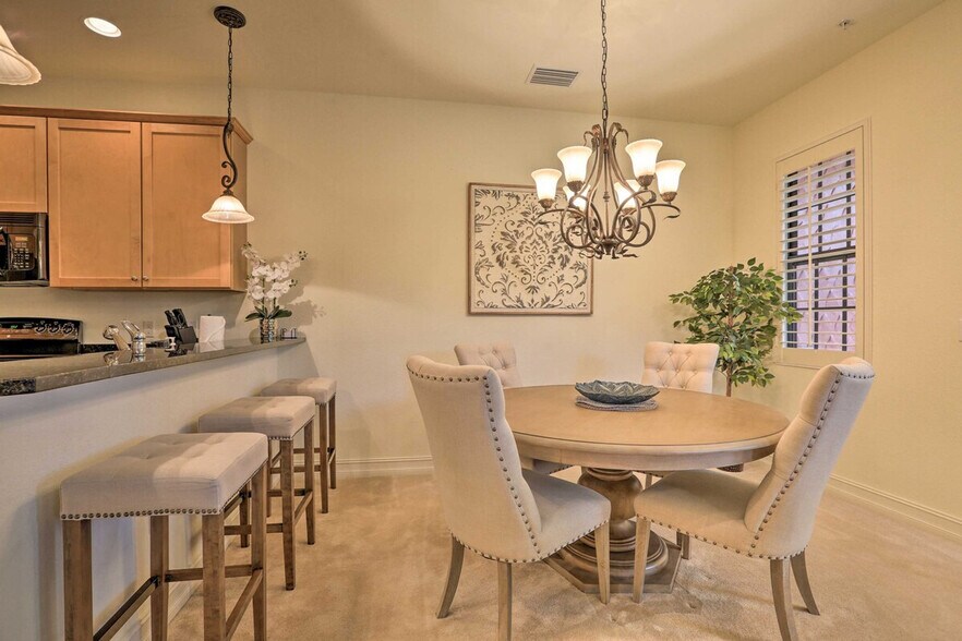 Building Photo - 9159 Delano St