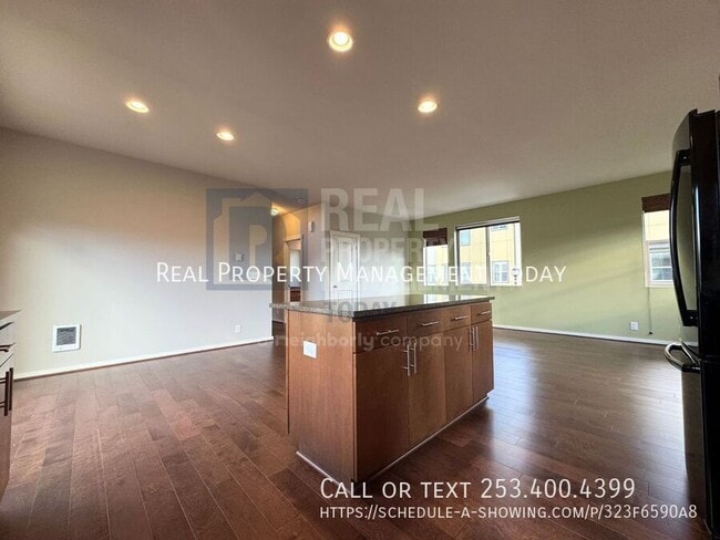 Building Photo - 303 Chelan Ave NE