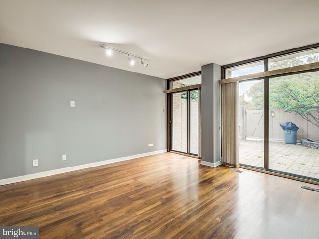 Building Photo - 1265 Delaware Ave SW