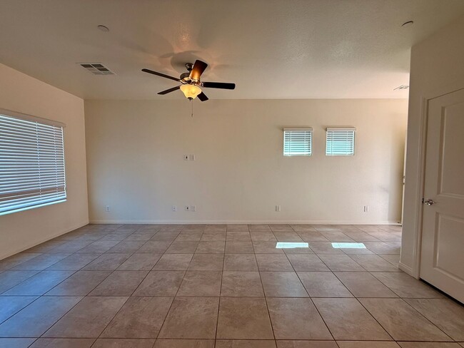 Building Photo - NEWLY UPGRADED 3 BED 2.5 BATH 2 CAR GARAGE...