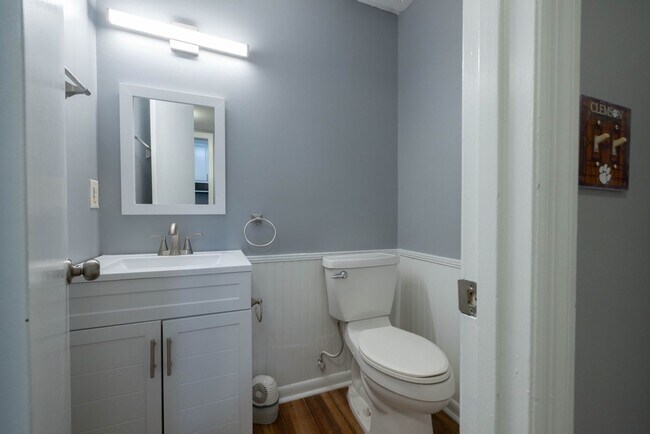 Building Photo - Renovated Townhome in Village Green!