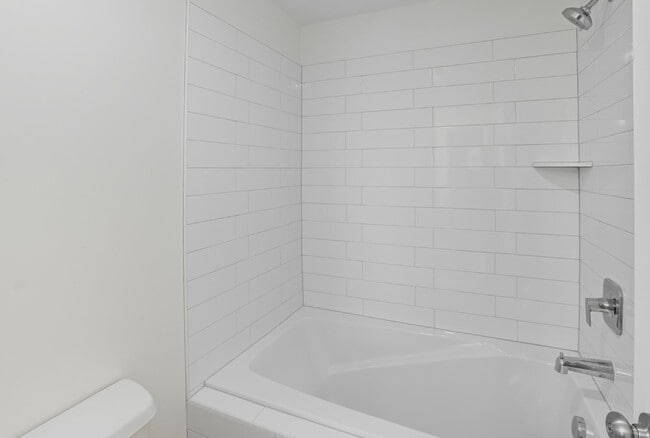 Building Photo - 225 265