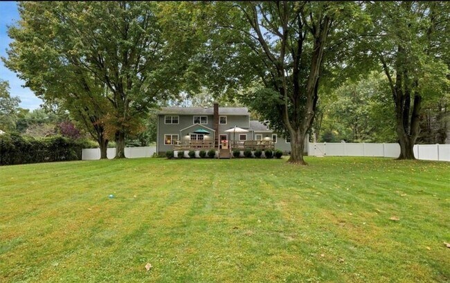 Building Photo - 240 Plainview Rd
