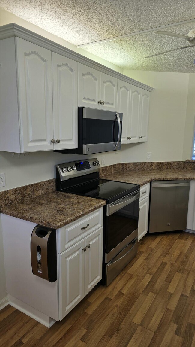 Building Photo - 23305 Barwood Ln N