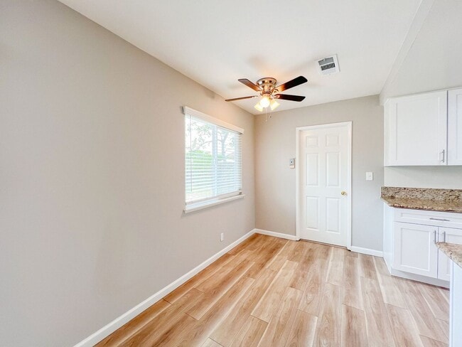 Building Photo - Santa Ana - Gorgeous Interior Remodel 4 be...