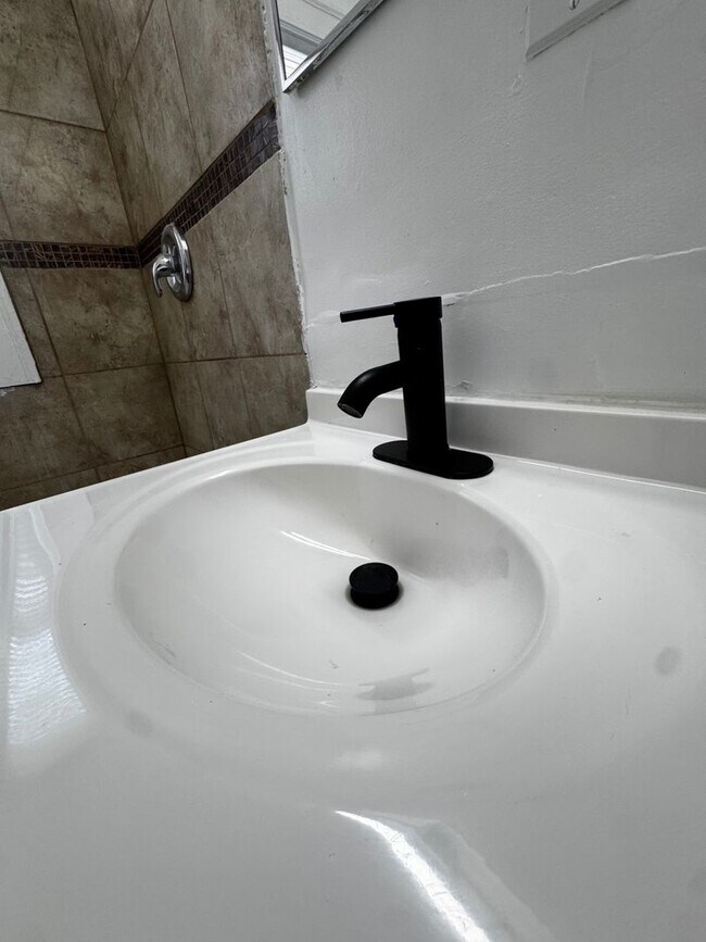 Building Photo - 395 E 152nd St