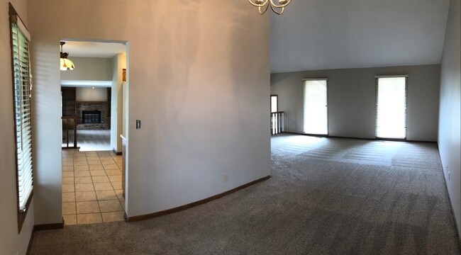 Building Photo - Come check out this roomy Tri-level in a g...