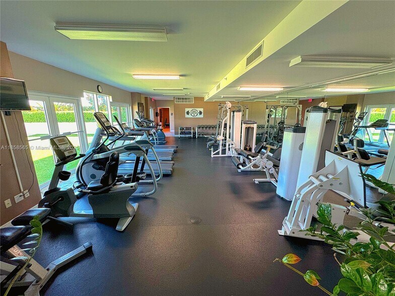 Building Photo - 3000 Coral Way