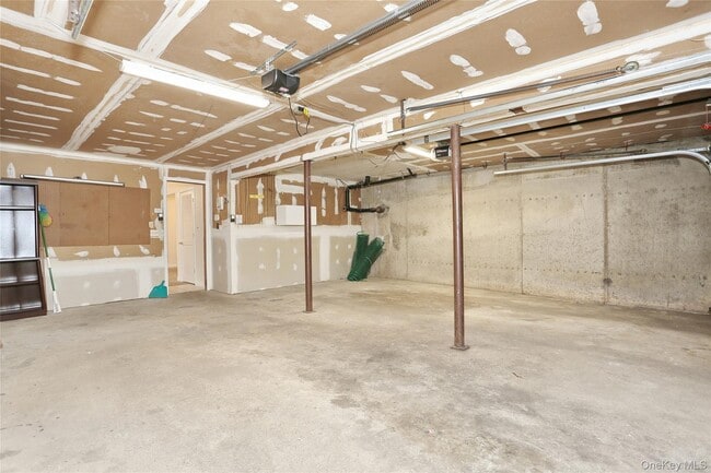 Building Photo - 9 Country Club Ln
