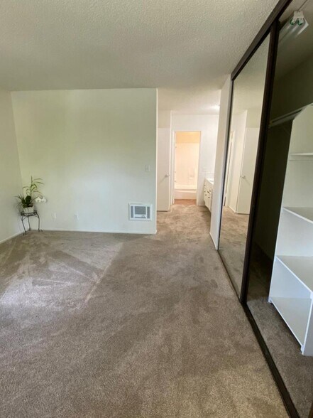 Building Photo - 355 S Los Robles Ave