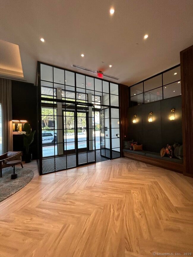 Building Photo - 711 Summer St