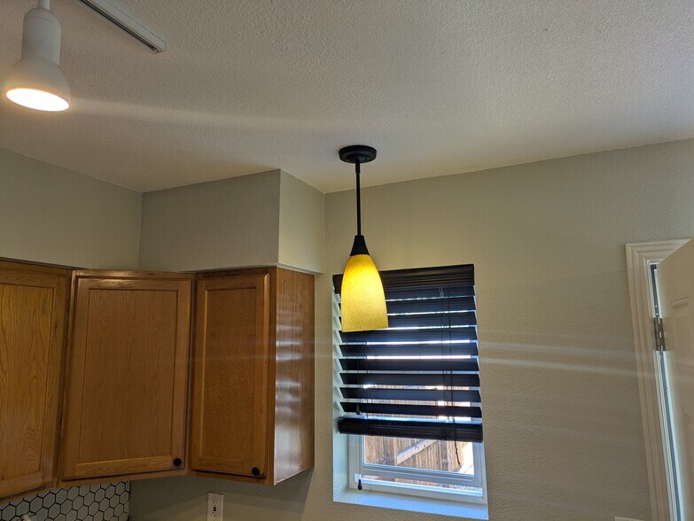 Building Photo - 34 S Hazel Ct