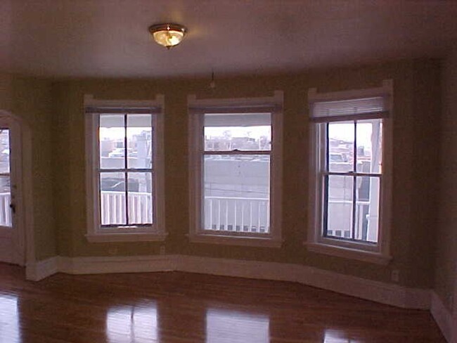 Building Photo - 219 E Mifflin St