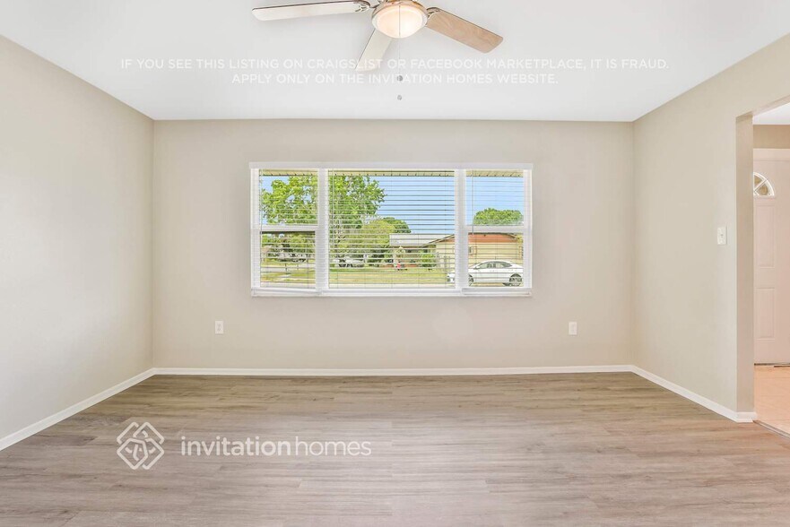 Building Photo - 10582 Jane Eyre Dr