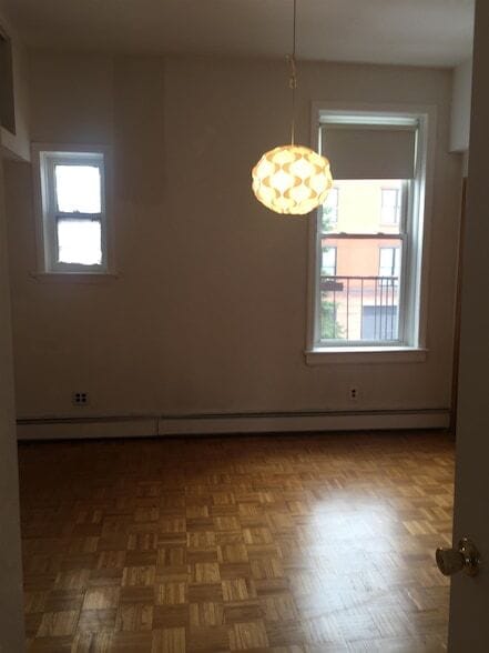 Building Photo - 257 York St