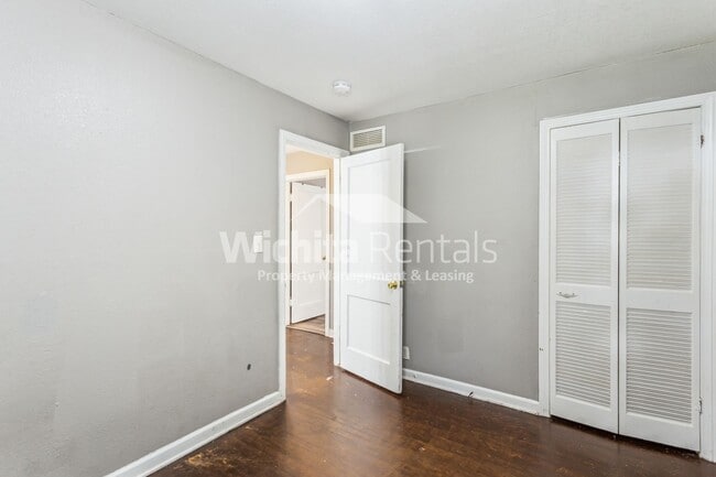 Building Photo - 3 bedroom 1 bath home