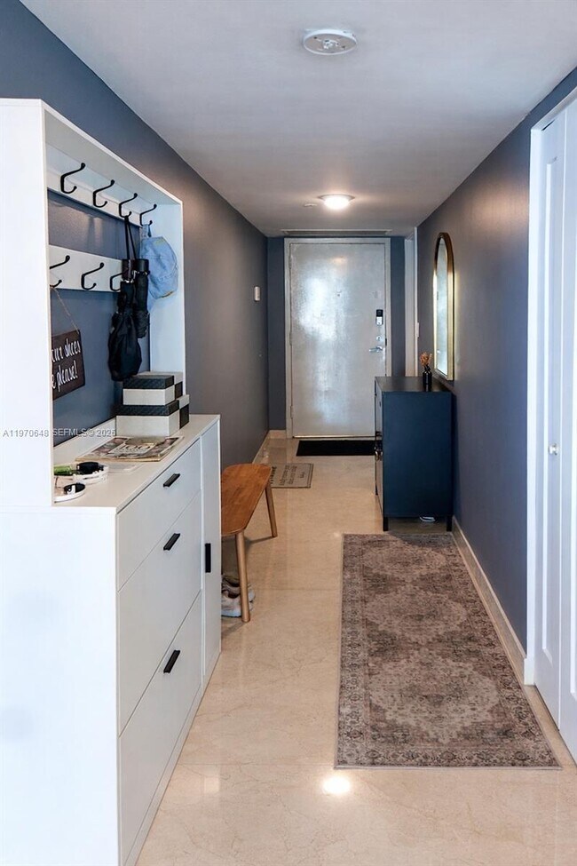 Building Photo - 1717 N Bayshore Dr