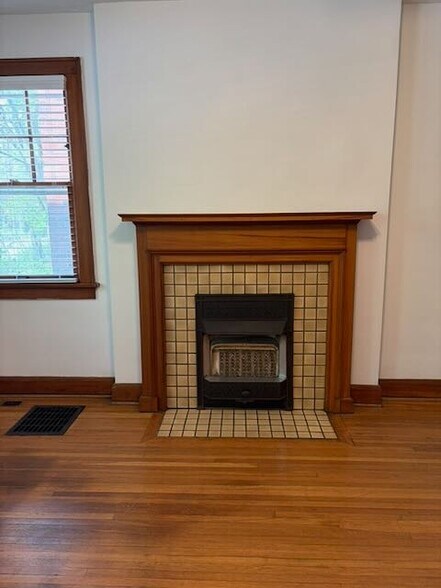 Building Photo - 3108 Indianola Ave