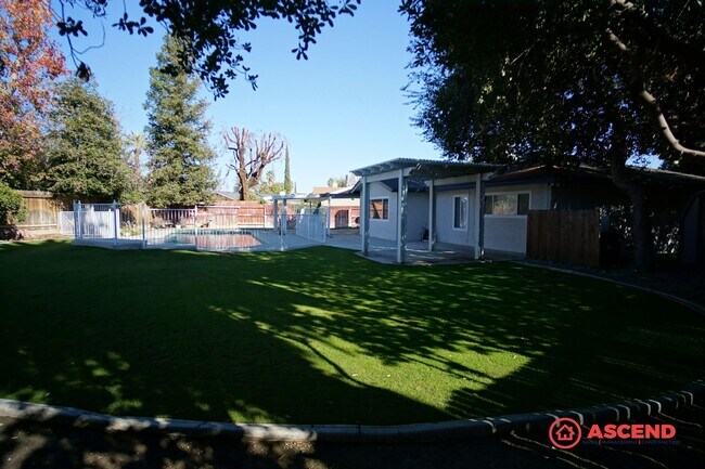 Building Photo - Gorgeous Home in Stockdale Park!