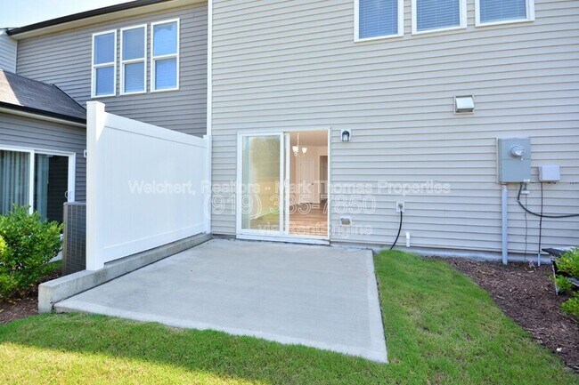 Building Photo - 409 Vassar Dr